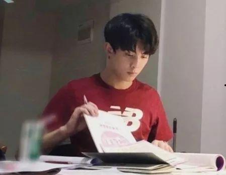 明星考生备战高考,星光闪耀的青春战场