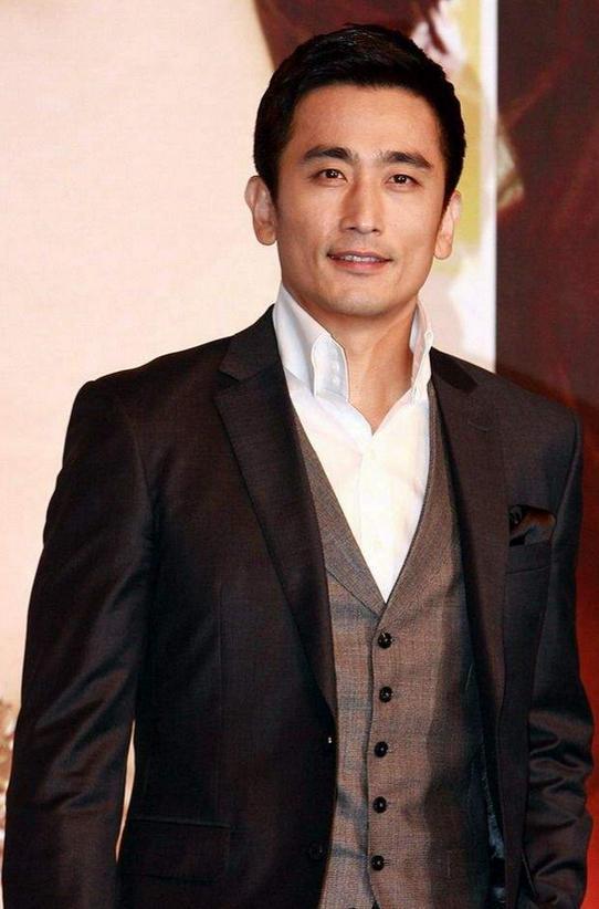 韩国明星车仁表照片,演绎韩流明星的独特风采