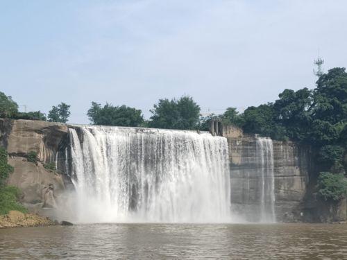 洛浦县网红瀑布酒店,隐匿山水间的奢华避世胜地