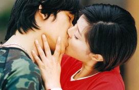 女明星吻女孩,女明星与女孩的深情演绎