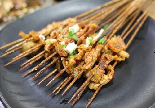 成都男网红开烧烤店,网红效应下的美食新地标